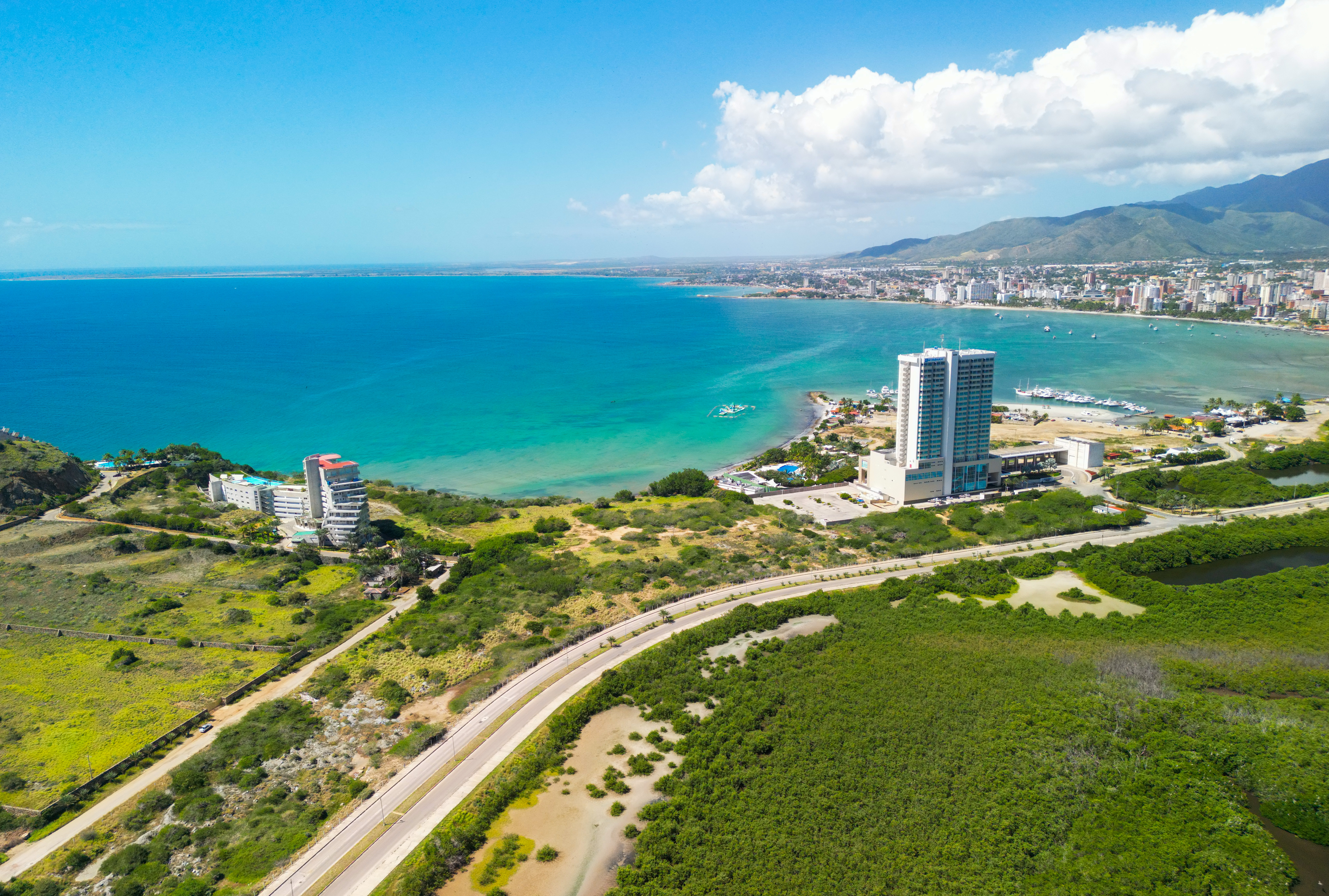 Квартира, 296008 м², 4 125 000$ — FAKTOR