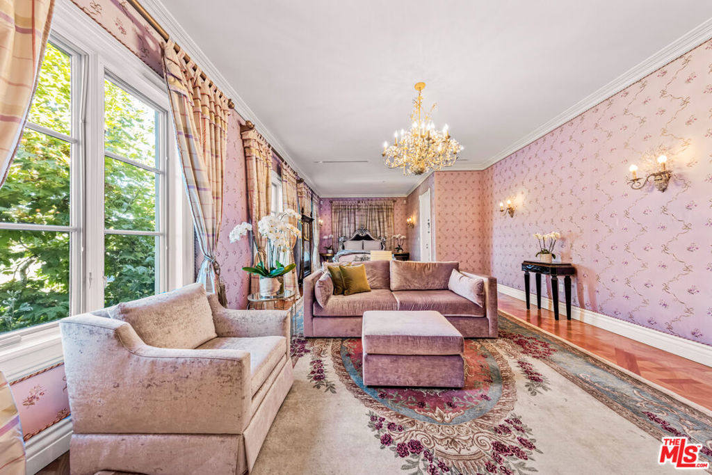 Дом, 21800 м², 87 000 000$ — FAKTOR