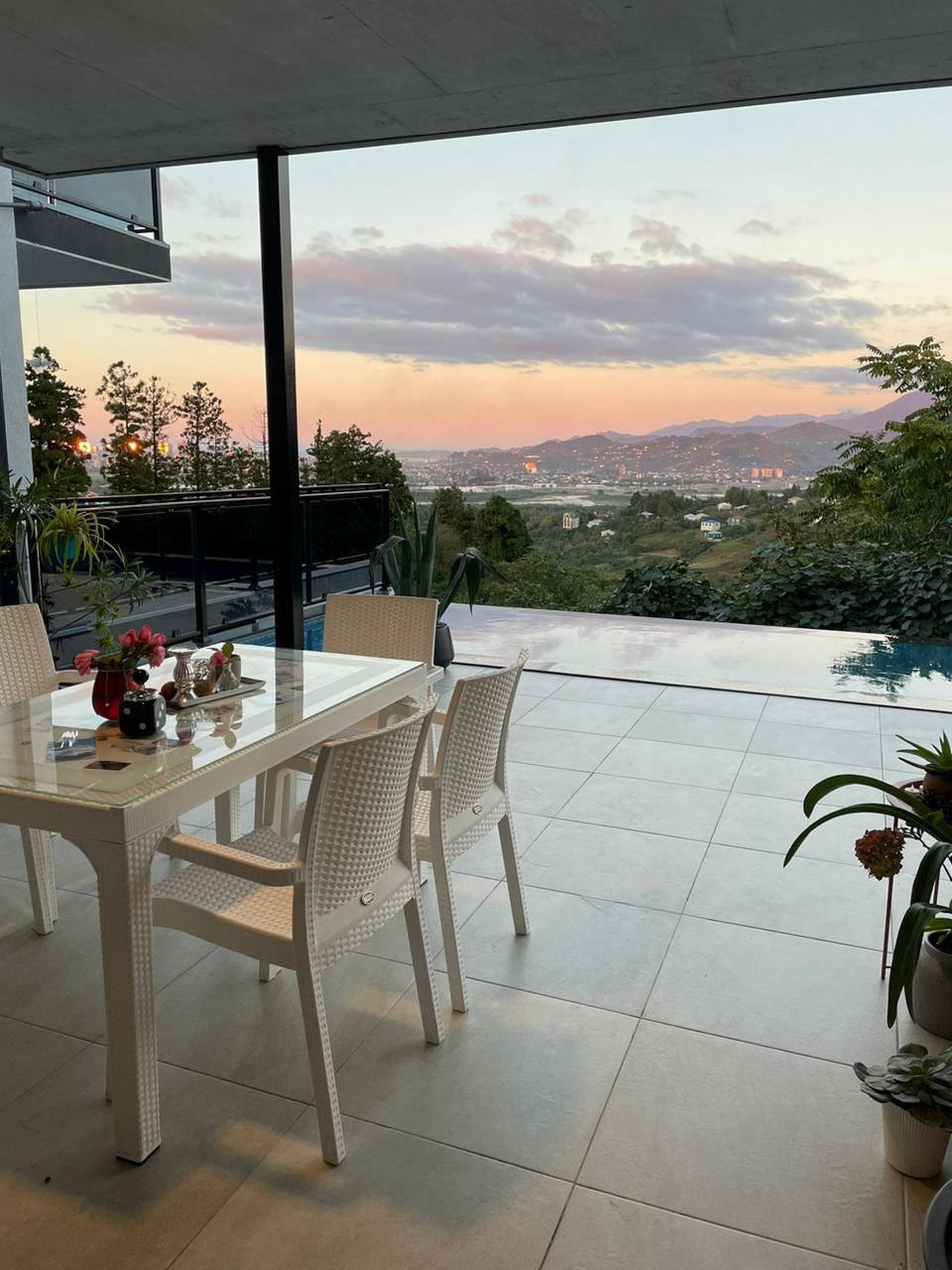 House, 748 m²