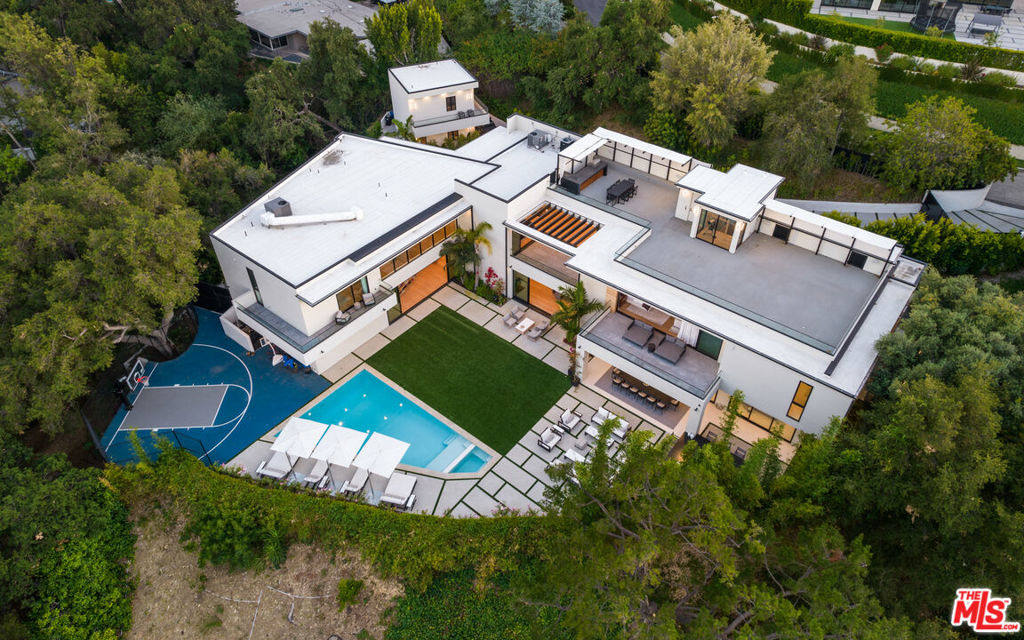 Дом, 13000 м², 13 995 000$ — FAKTOR
