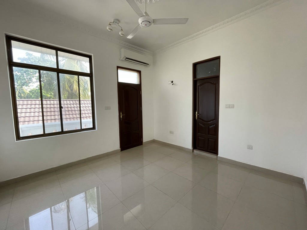 Комерційна нерухомість, 26910 м², 2 250 000$ — FAKTOR
