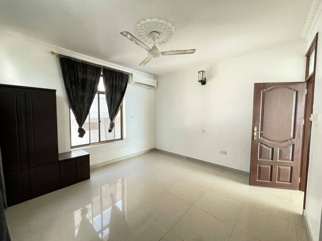 Комерційна нерухомість, 26910 м², 2 250 000$ — FAKTOR
