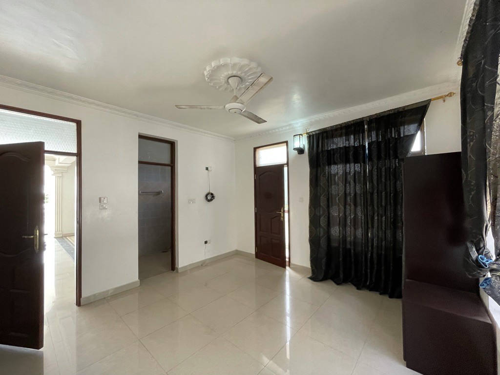 Комерційна нерухомість, 26910 м², 2 250 000$ — FAKTOR