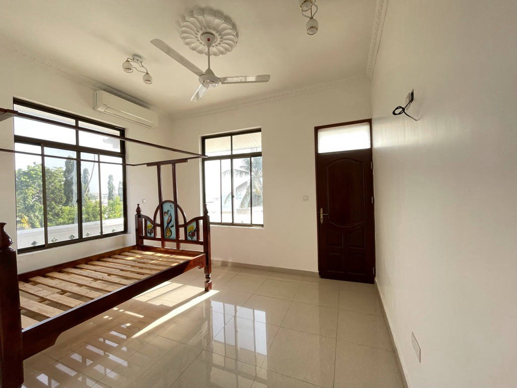 Комерційна нерухомість, 26910 м², 2 250 000$ — FAKTOR