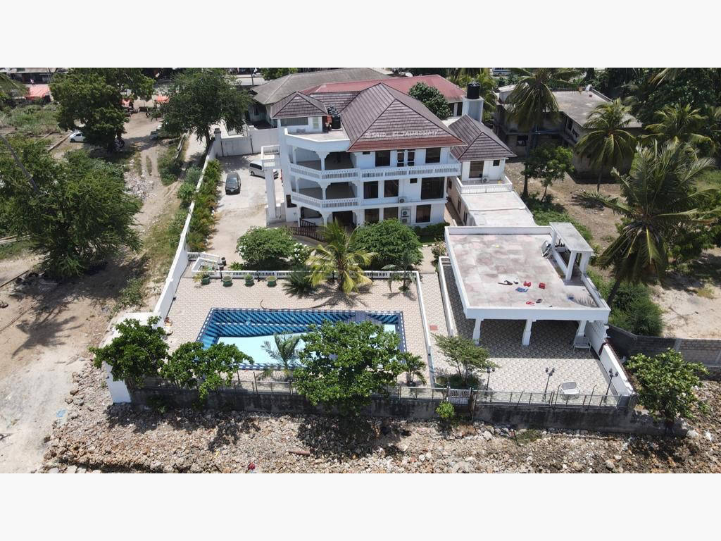 Комерційна нерухомість, 26910 м², 2 250 000$ — FAKTOR