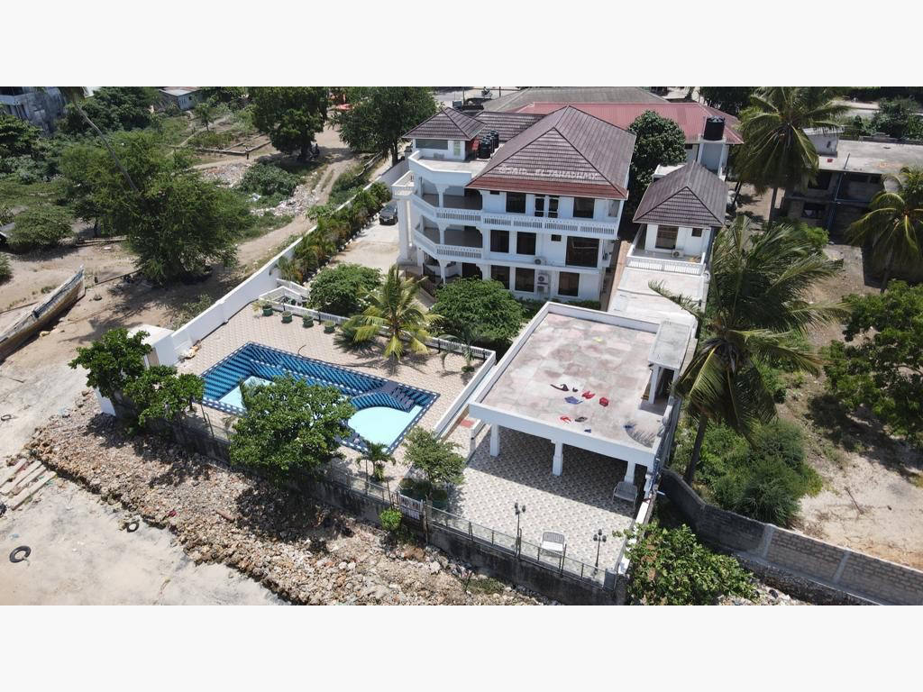 Комерційна нерухомість, 26910 м², 2 250 000$ — FAKTOR