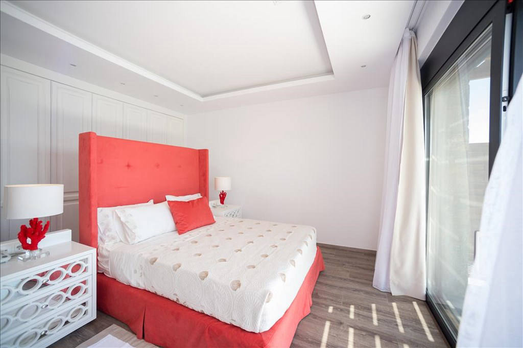 Дом, 4520 м², 5 654 000$ — FAKTOR