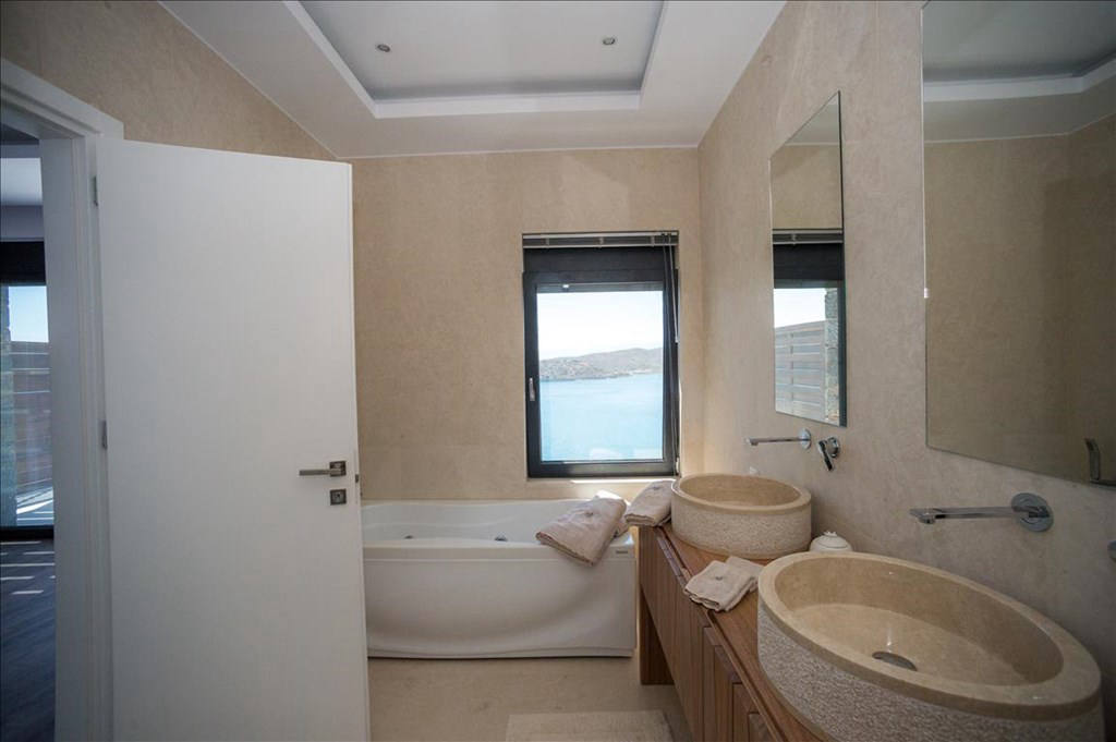 Дом, 4520 м², 5 654 000$ — FAKTOR