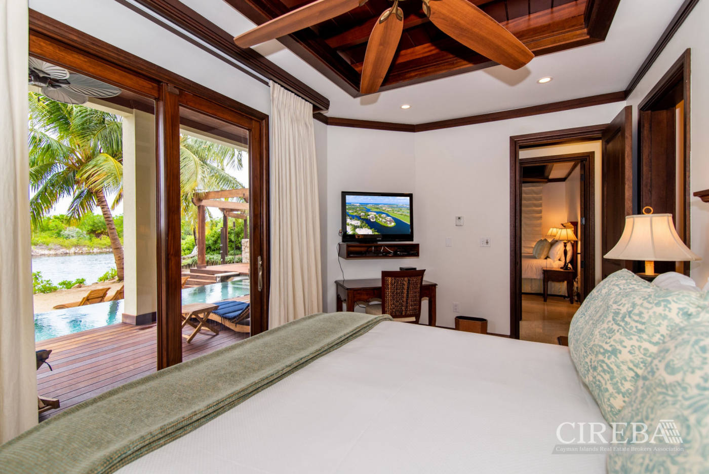 House, 7 000 m²