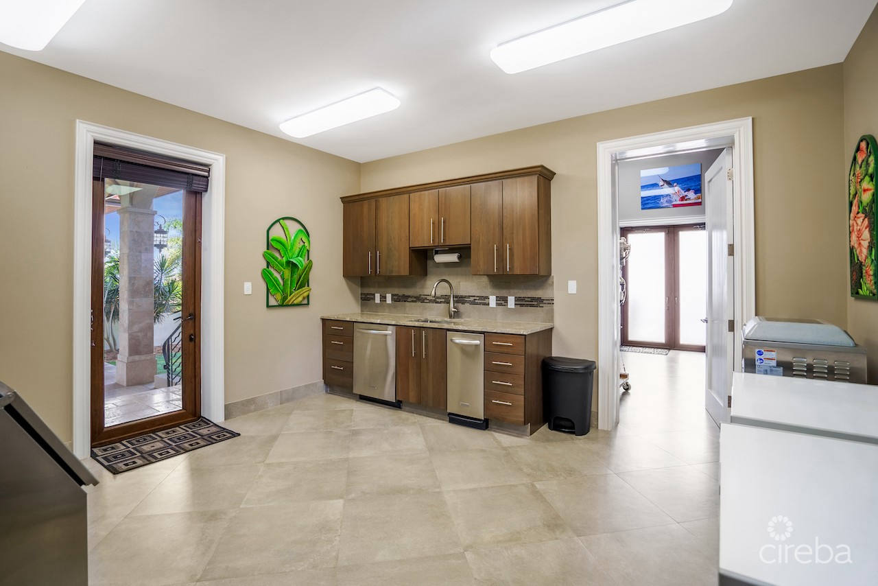 Дом, 17000 м², 17 895 000$ — FAKTOR