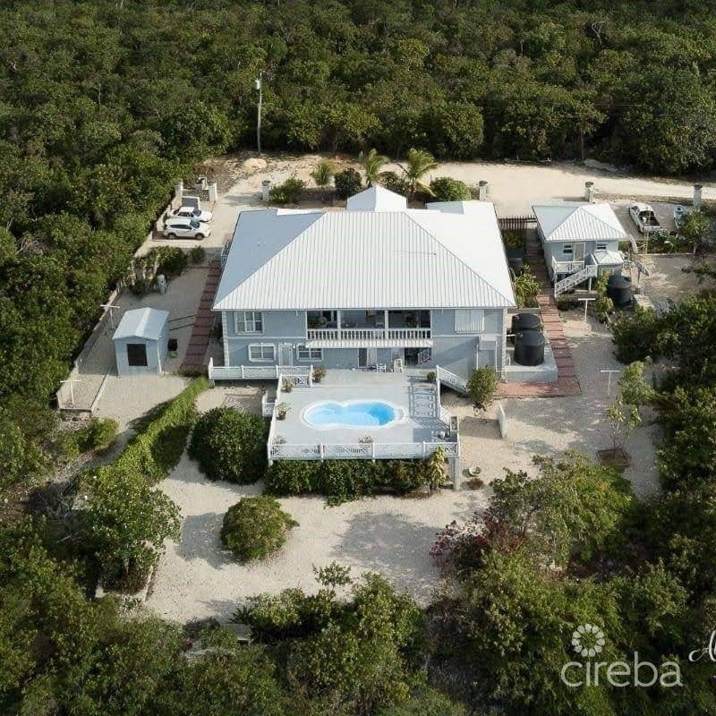 House, 6 853 m²
