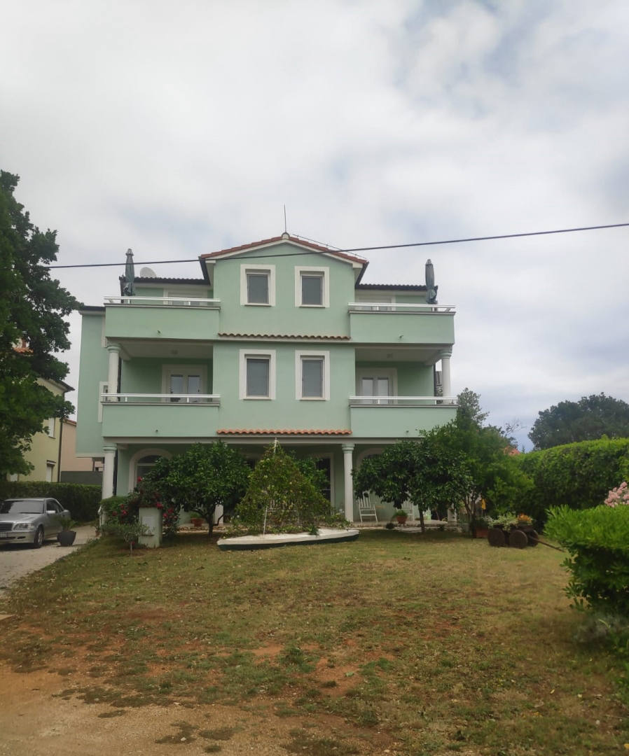 House, 6 415 m²