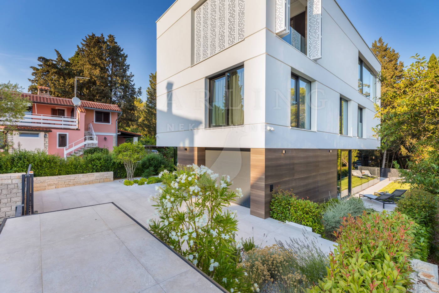 House, 5 210 m²