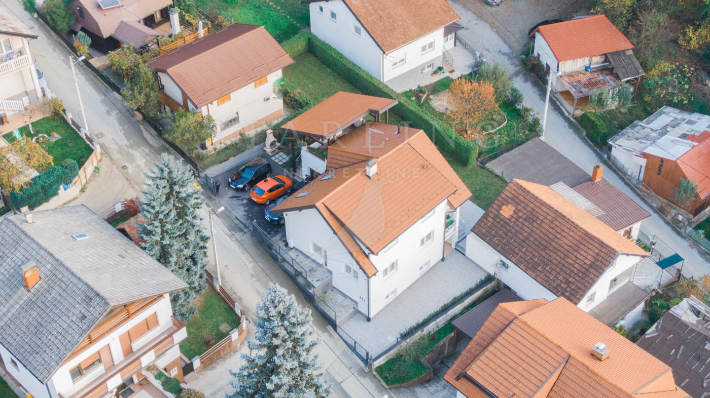 House, 2 799 m²