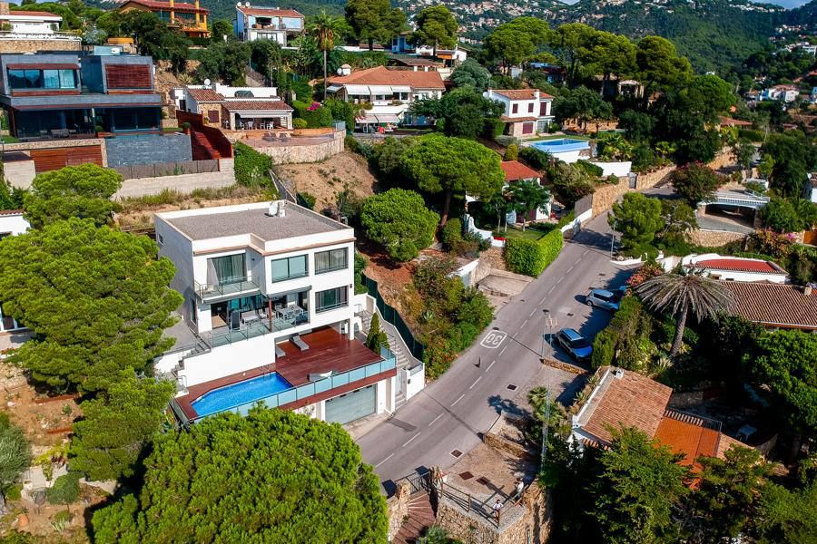 House, 2 476 m²