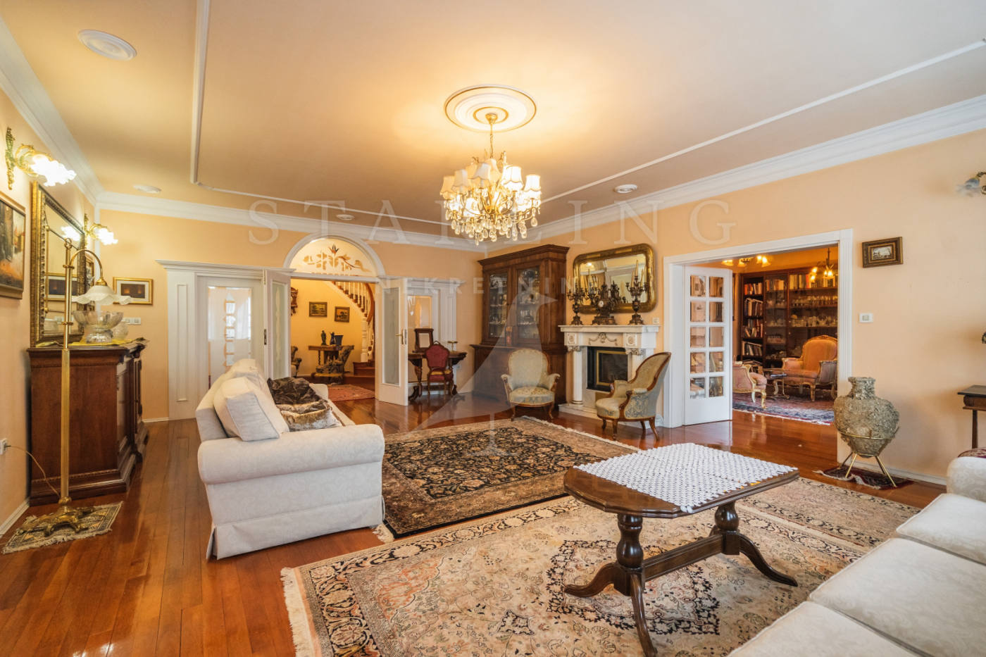 House, 8 719 m²
