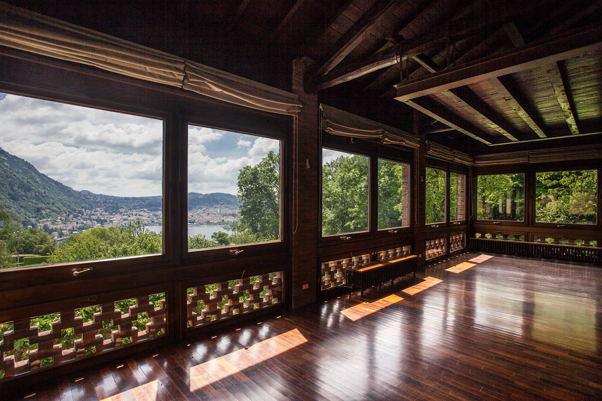 House, 2 476 m²