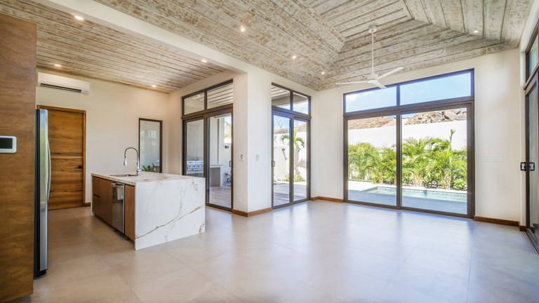 House, 3 907 m²
