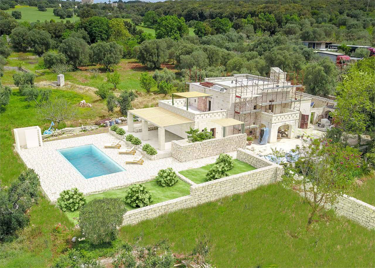 House, 4 844 m²