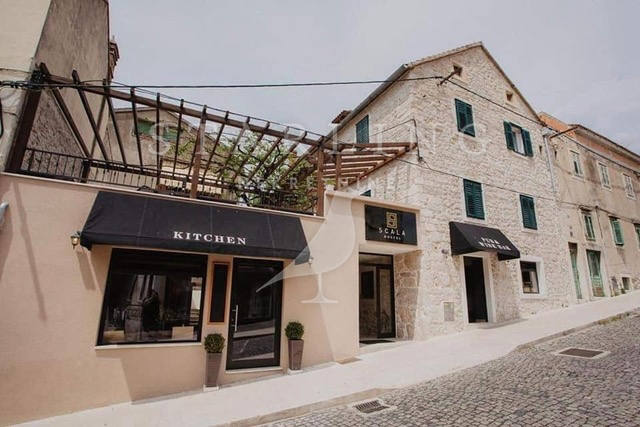 House, 4 176 m²