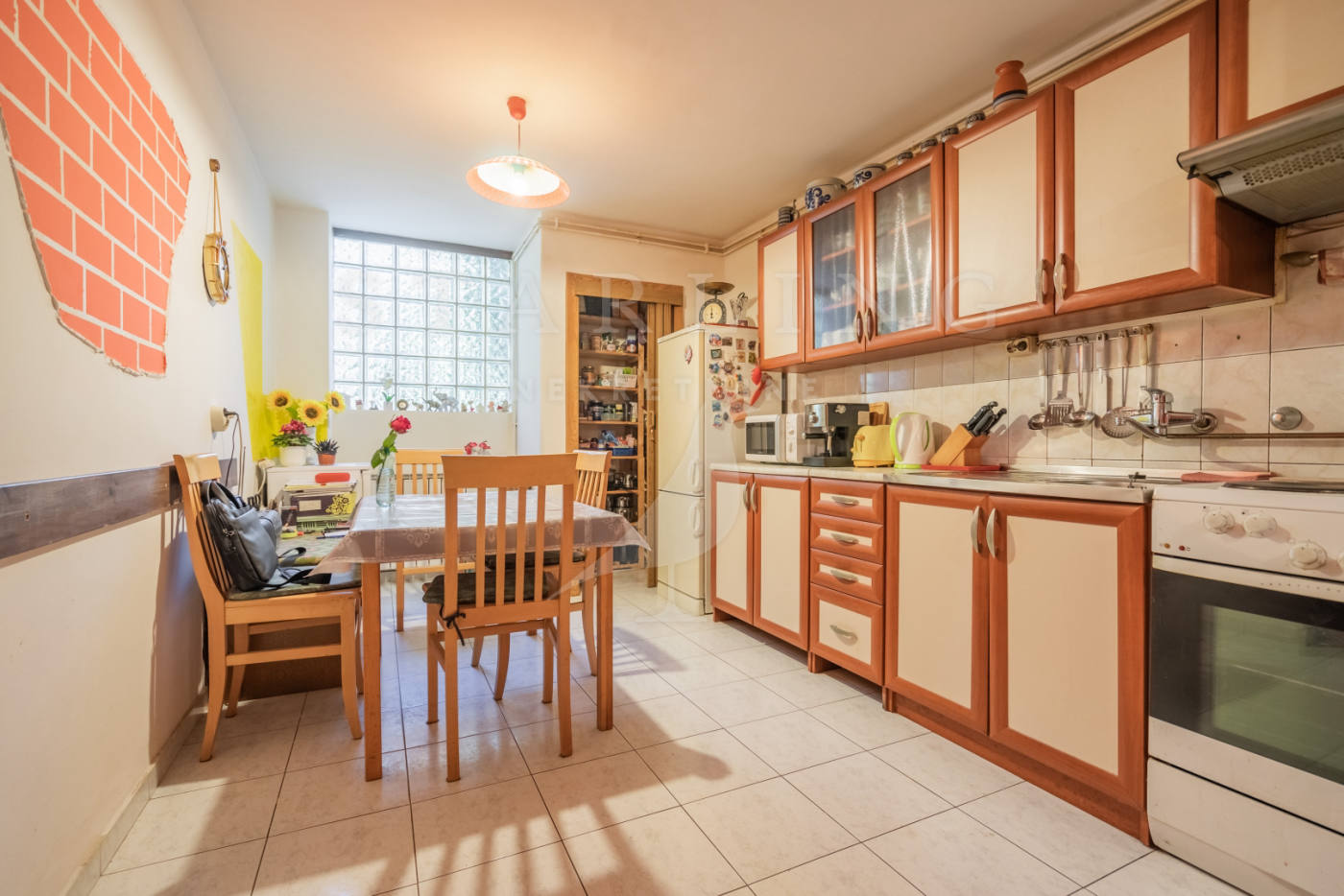 House, 1 012 m²