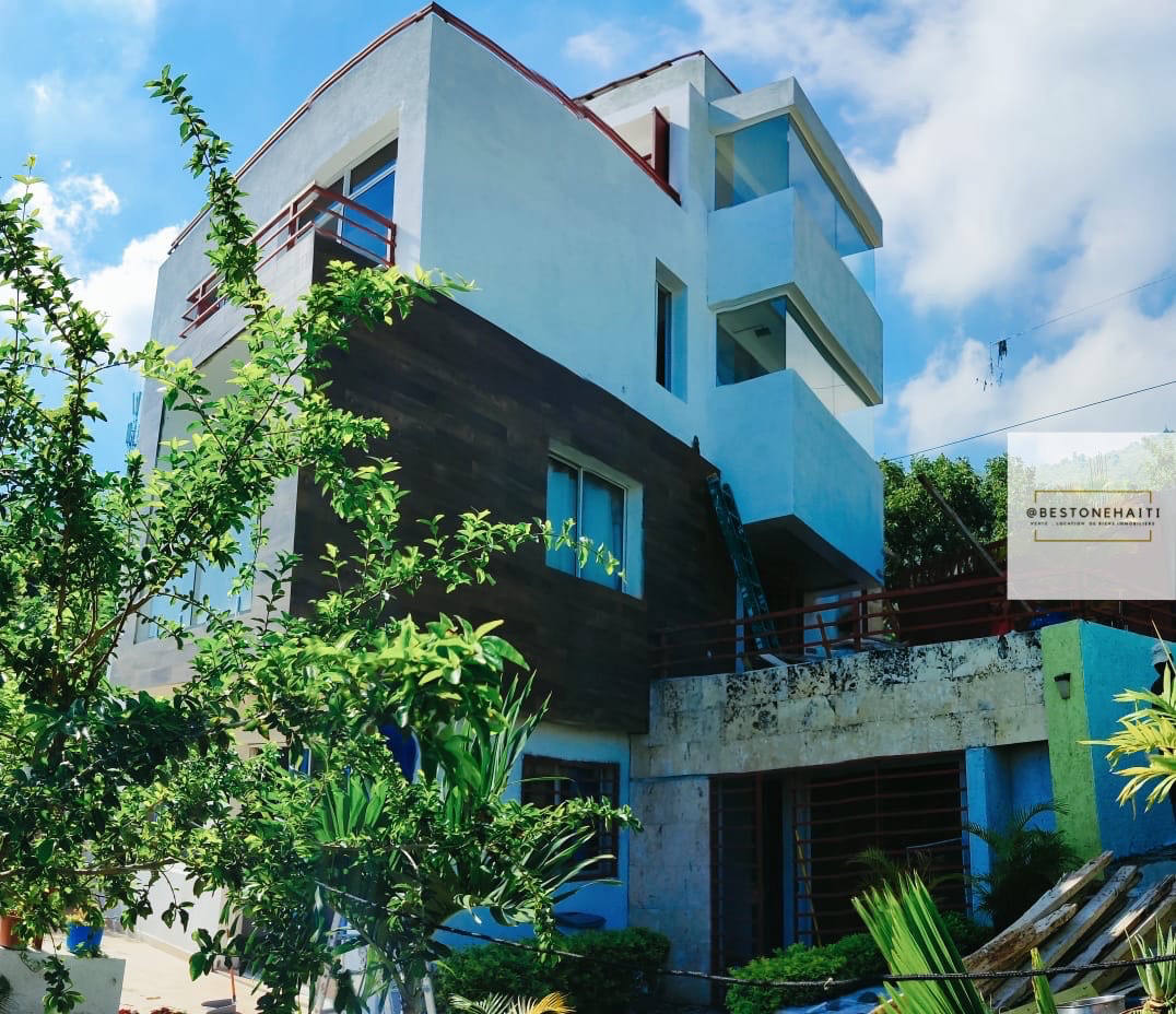House, 2 368 m²