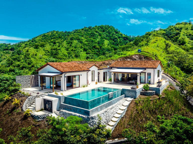 House, 2 906 m²