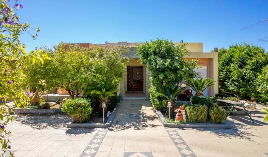 House, 3 649 m²