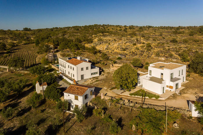 House, 8 503 m²