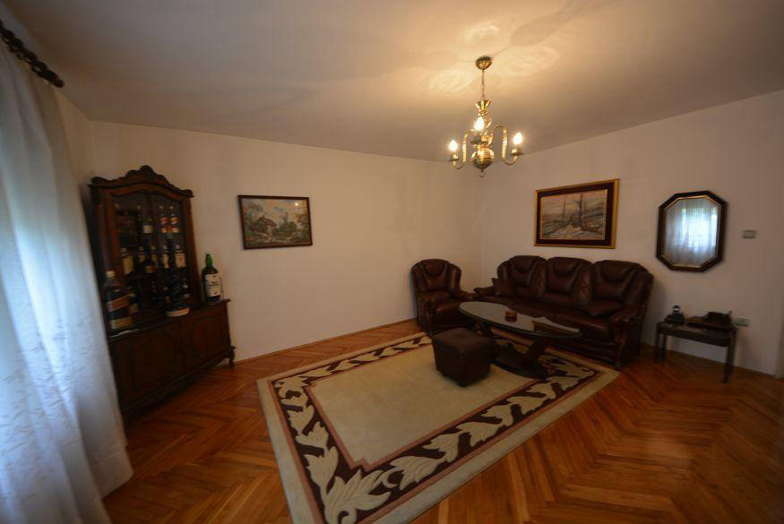 Будинок, 2 992 м²