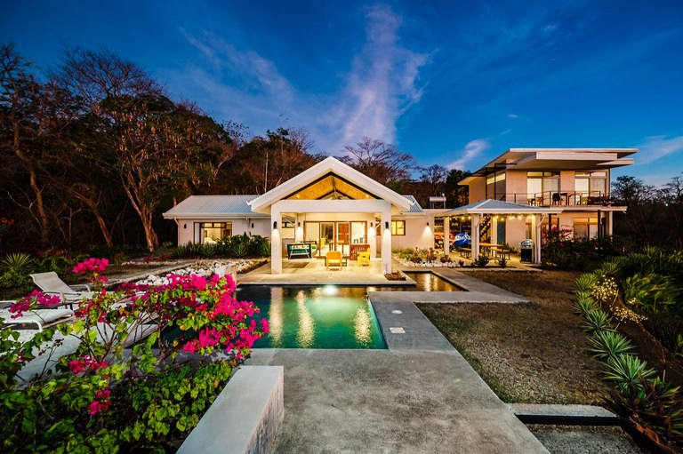 House, 2 368 m²