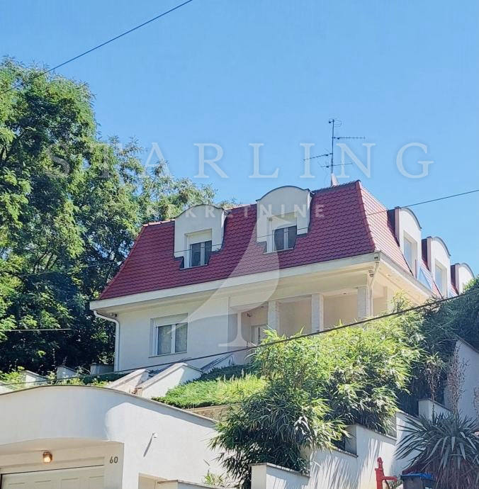 House, 4 381 m²
