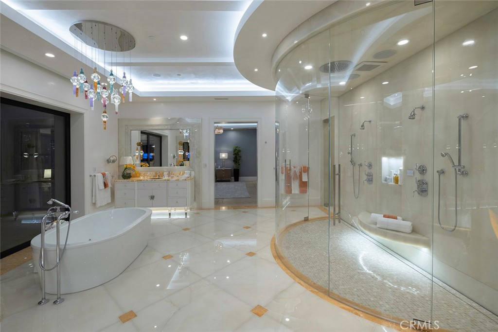 Дом, 15500 м², 69 800 000$ — FAKTOR