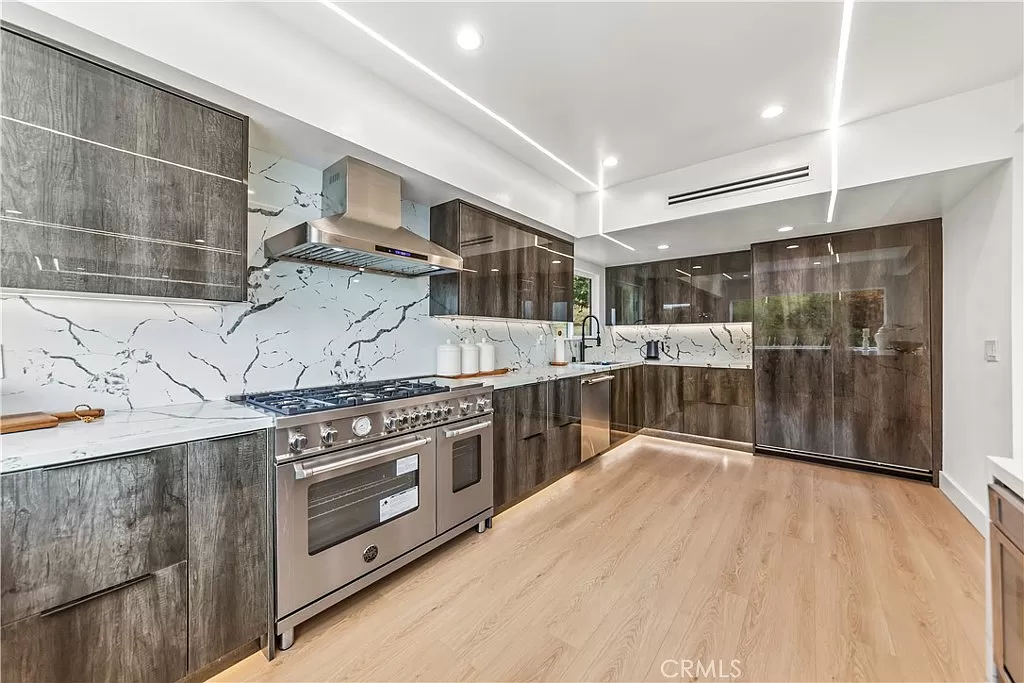 Дом, 3251 м², 6 499 000$ — FAKTOR