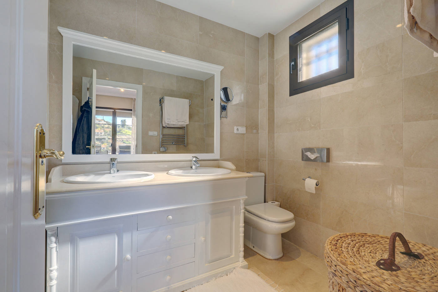 Квартира, 1130 м², 422 924$ — FAKTOR