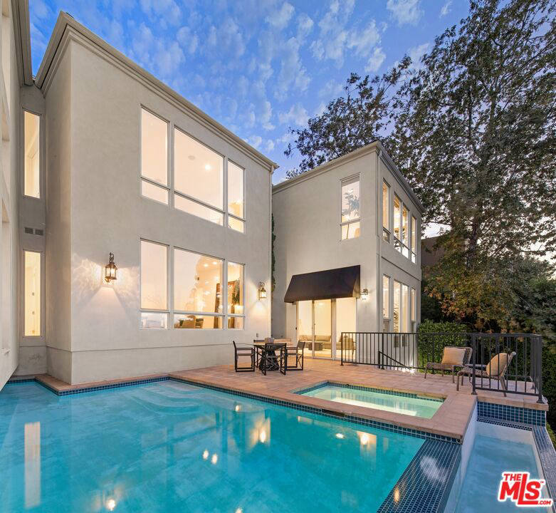 House, 14 063 m²