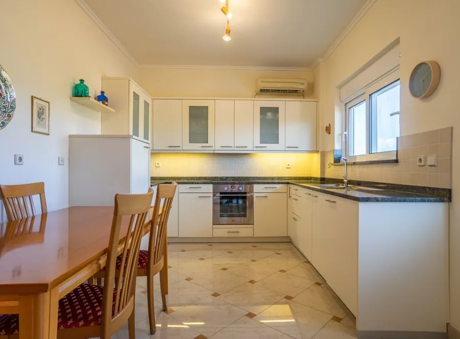 Квартира, 1152 м², 261 000$ — FAKTOR