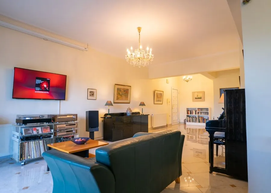 Квартира, 1152 м², 261 000$ — FAKTOR