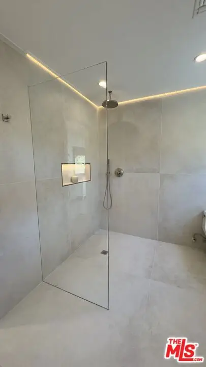 Дом, 2142 м², 3 425 000$ — FAKTOR