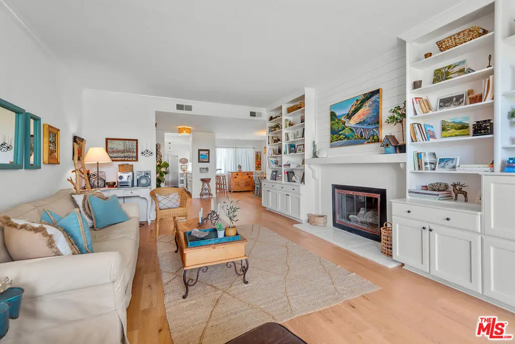 Квартира, 15371 м², 1 099 000$ — FAKTOR