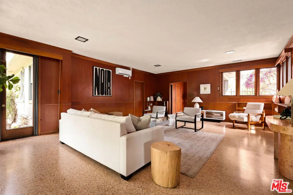 Дом, 24552 м², 2 088 000$ — FAKTOR