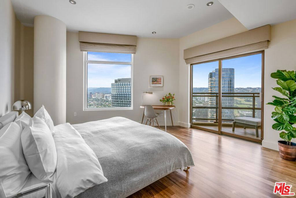 Квартира, 4450 м², 13 995 000$ — FAKTOR