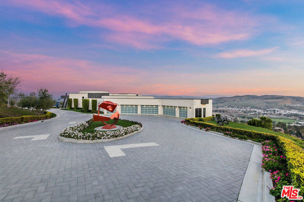 Дом, 14500 м², 48 888 888$ — FAKTOR