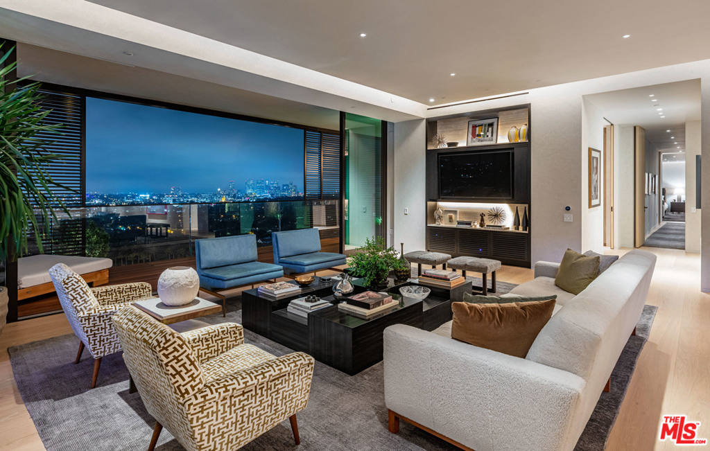 Квартира, 3880 м², 13 950 000$ — FAKTOR