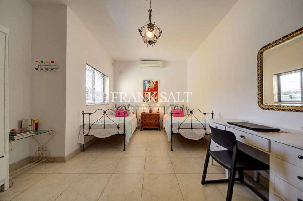 Квартира, 1938 м², 750 000$ — FAKTOR