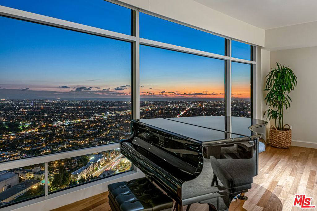 Квартира, 4450 м², 13 995 000$ — FAKTOR