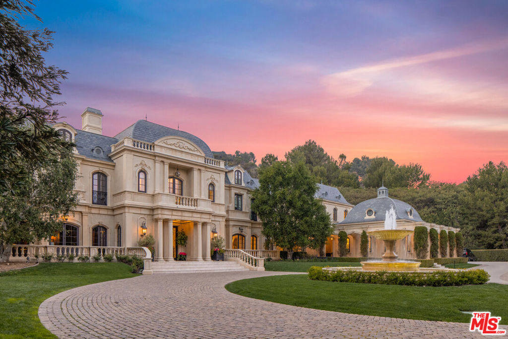 Дом, 30500 м², 79 500 000$ — FAKTOR