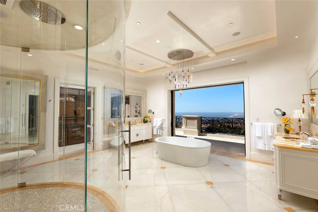 Дом, 15500 м², 69 800 000$ — FAKTOR