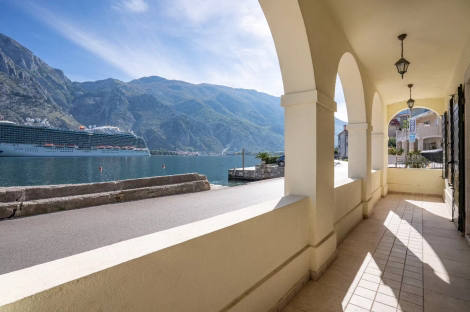 House, 1 044 m²