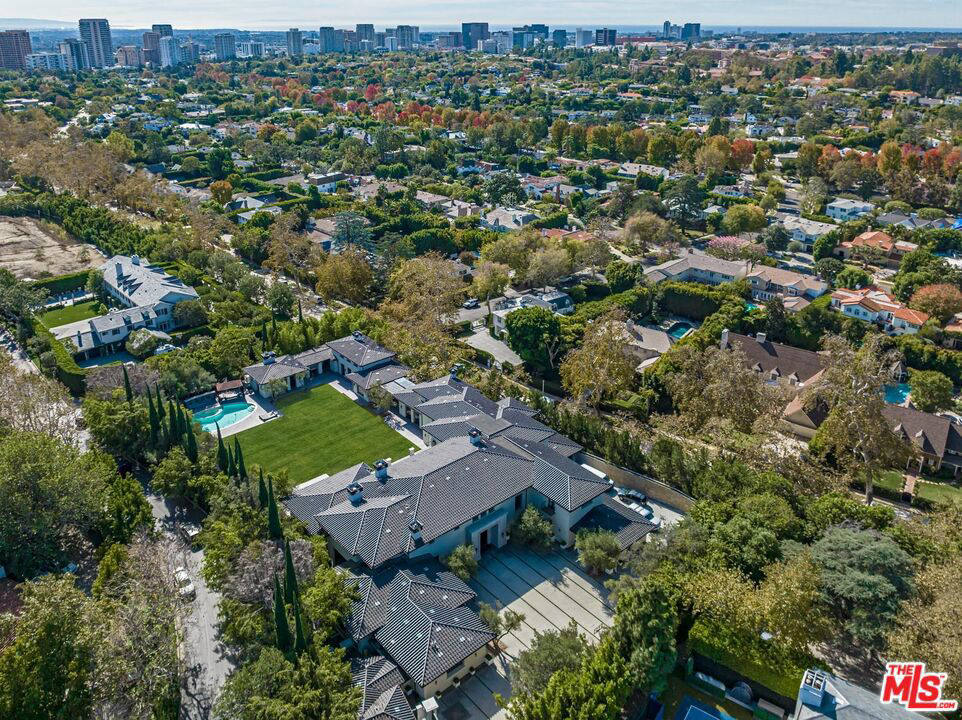 Дом, 31450 м², 63 000 000$ — FAKTOR